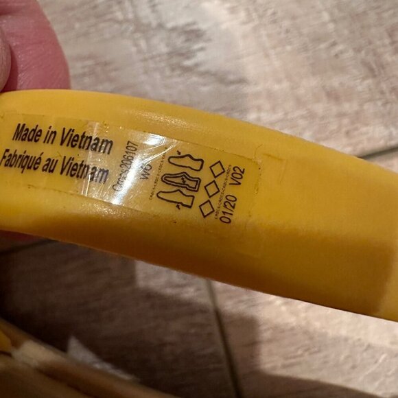 CROCS WOMENS SIZE 6 YELLOW SANDALS SHOES NWOT - Picture 8 of 8